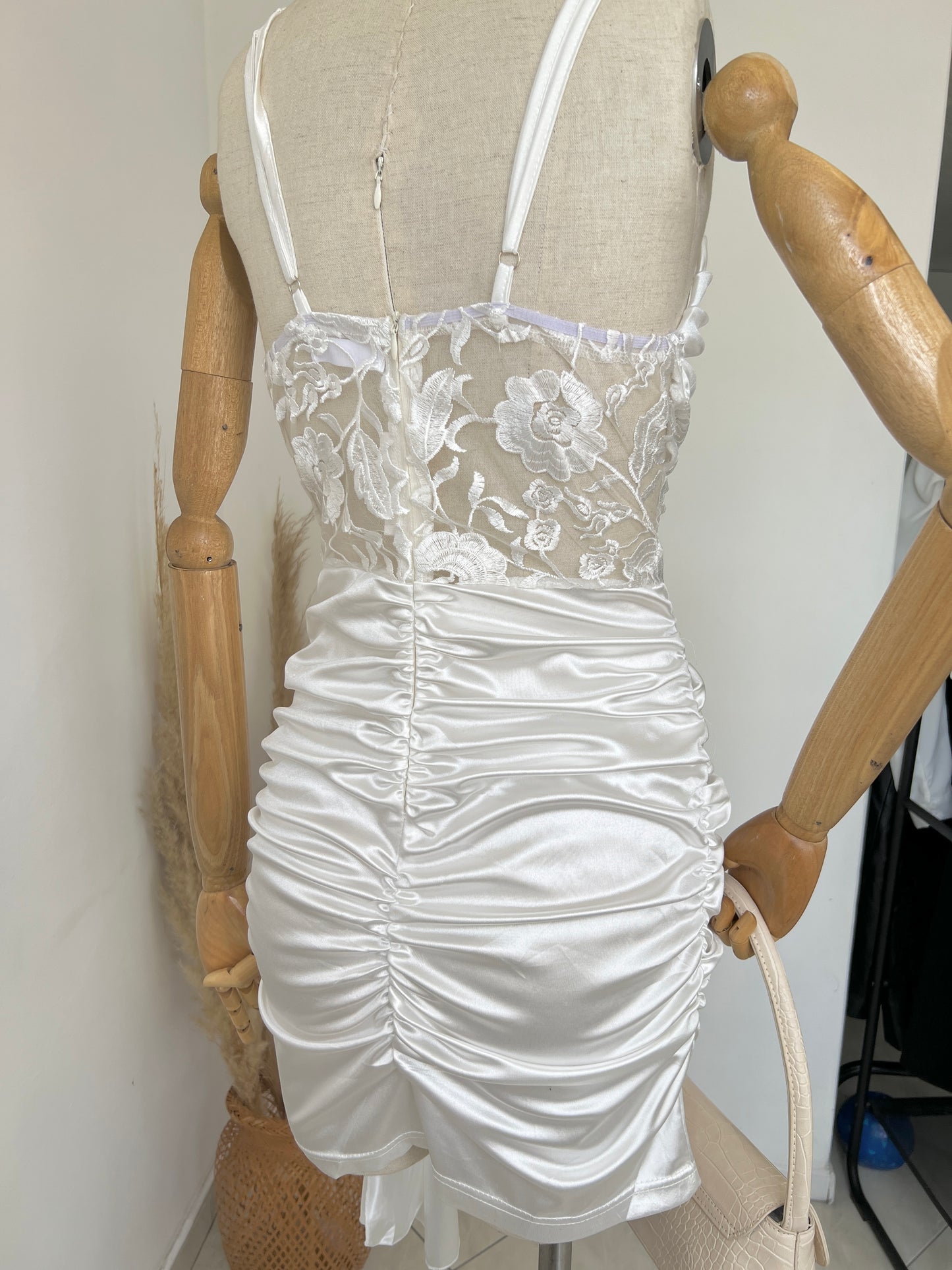 VESTIDO BLANCO EN SATIN