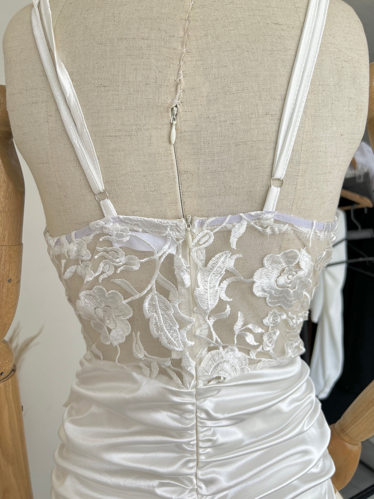 VESTIDO BLANCO EN SATIN