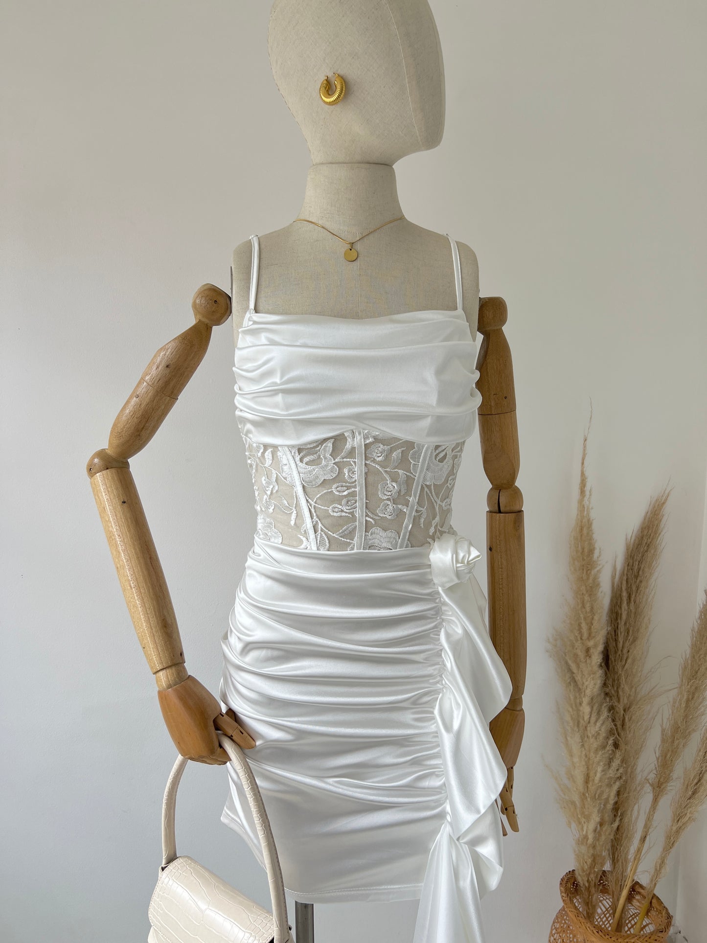 VESTIDO BLANCO EN SATIN