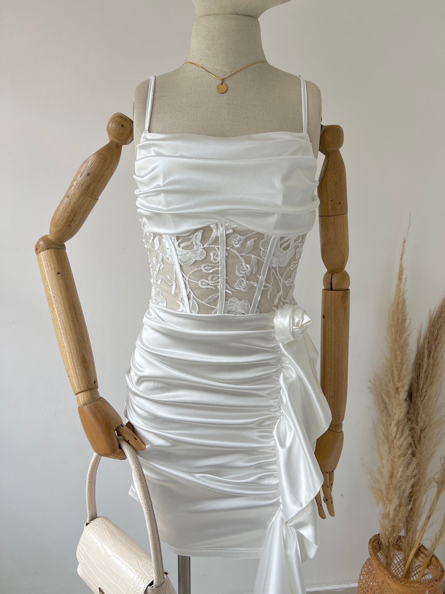 VESTIDO BLANCO EN SATIN