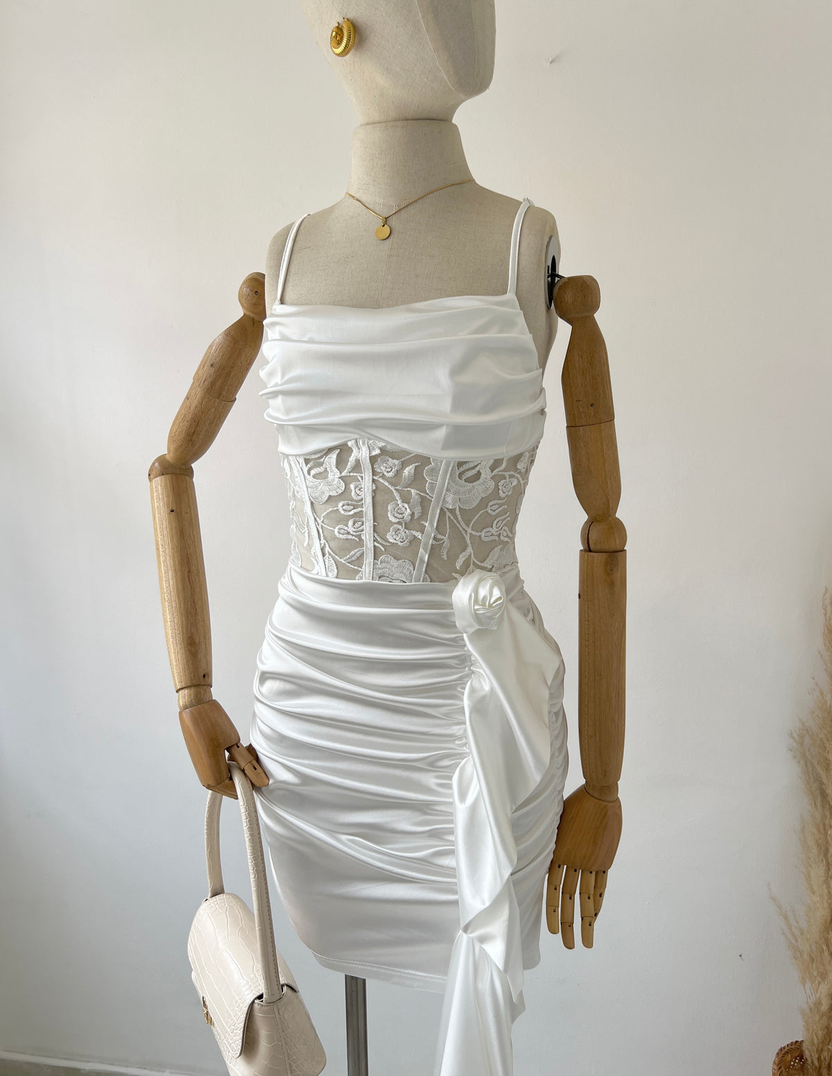 VESTIDO BLANCO EN SATIN