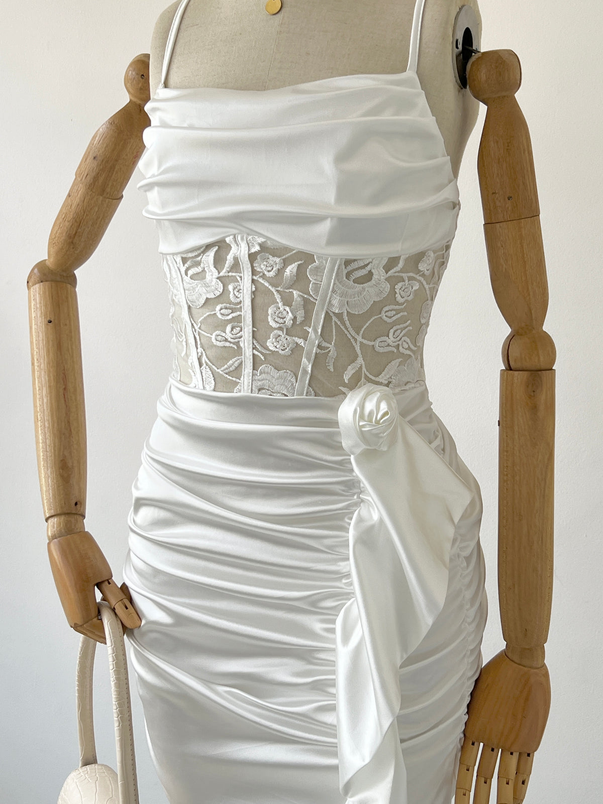 VESTIDO BLANCO EN SATIN