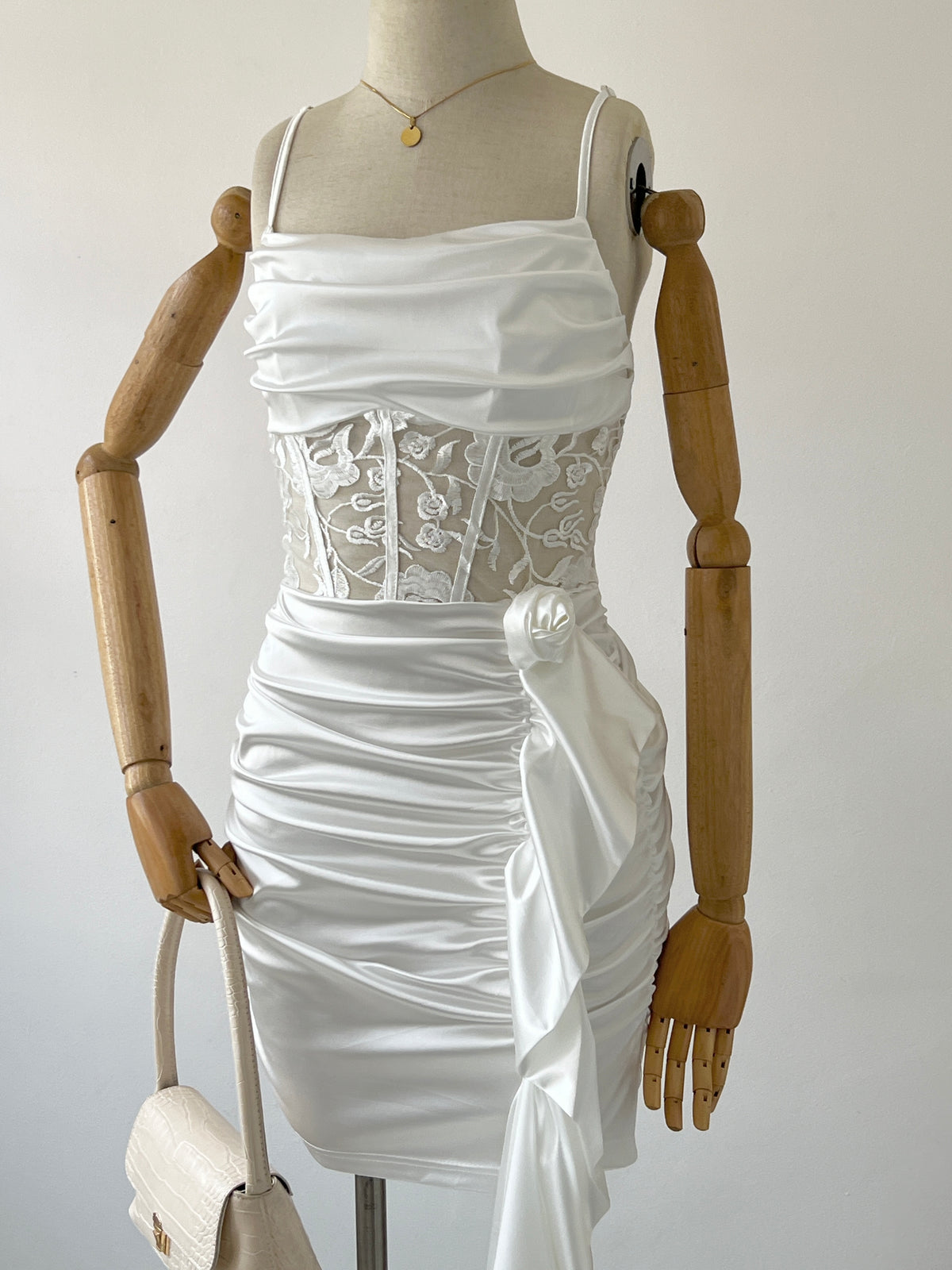 VESTIDO BLANCO EN SATIN